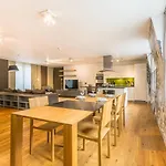 Pass The Keys Gorgeous 3-Bed With Large Roof Terrace, Very Central