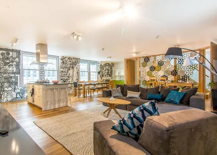 Pass The Keys Gorgeous 3-Bed With Large Roof Terrace, Very Central
